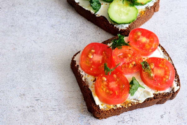 fresh tomatoes on rye bread